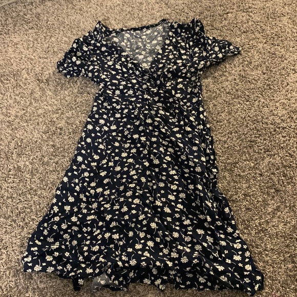 Navy blue floral dress that cross ties in the front - Picture 1 of 2